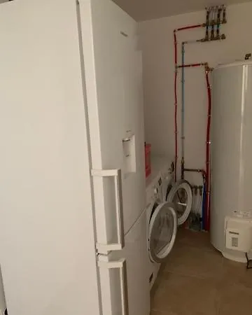 Grande chambre dans logement partagé * Seilh